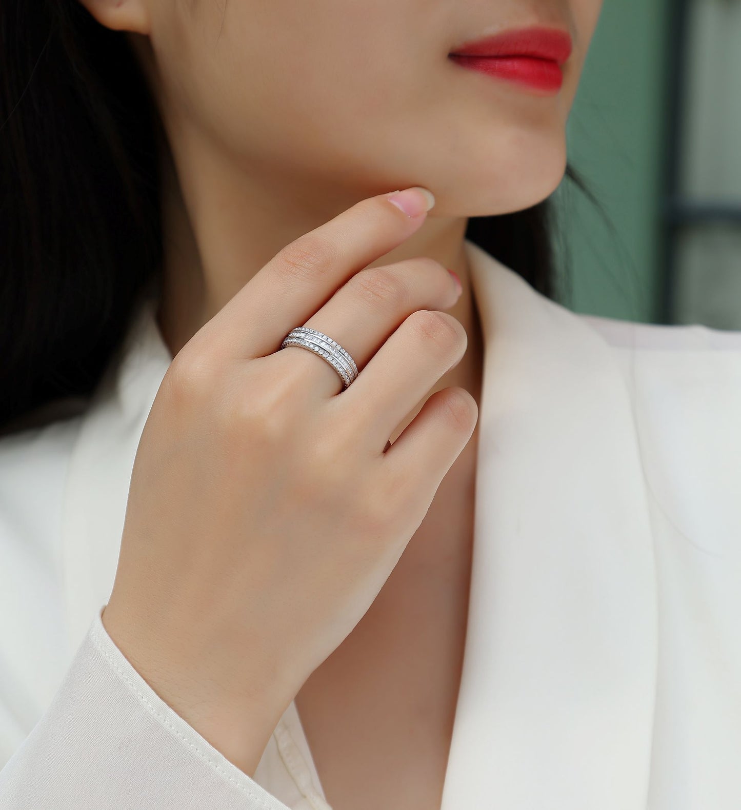 R13250 Minimalist Moissanite Pavé Ring – Artistic Elegance & Brilliant Craftsmanship